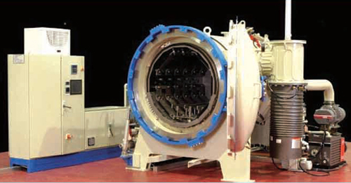 針對某些特殊金屬粉末生產(chǎn)過程中,在真空爐進(jìn)氣速度控制方面存在的問題,應(yīng)用可編程邏輯控制器LOGO!和智能調(diào)節(jié)儀UP550,對真空爐進(jìn)氣速度控制系統(tǒng)進(jìn)行了自動(dòng)化改造。采用控制手動(dòng)微調(diào)閥兩端壓差的方法,保持進(jìn)氣流量基本穩(wěn)定;采用偏差控制的方式使真空爐內(nèi)壓力按給定斜率在一定的偏差范圍內(nèi)勻速上升,實(shí)現(xiàn)了真空爐進(jìn)氣速度自動(dòng)控制,取得了良好的效果。